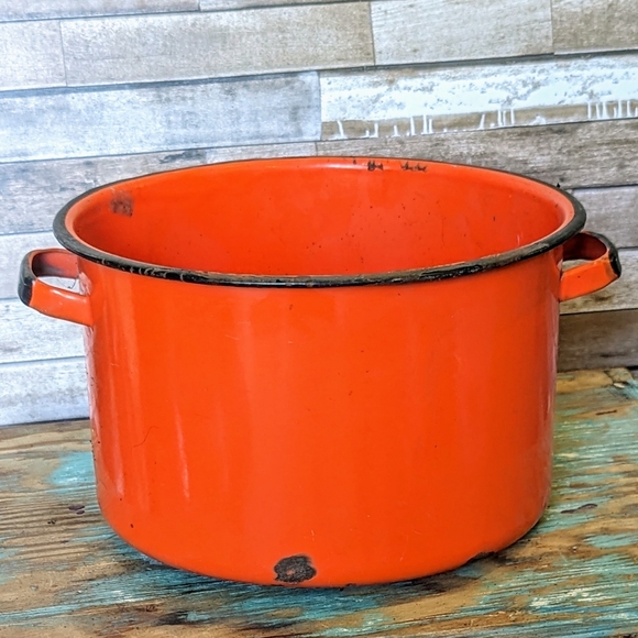 Vintage Tomato Red Enamel 9 1/3" Diameter Pot - Picture 7 of 13